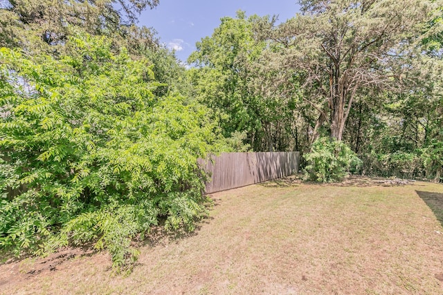 1944 Nottingham Dr, Kaufman, TX 75142 - view of yard with fence and a forest view