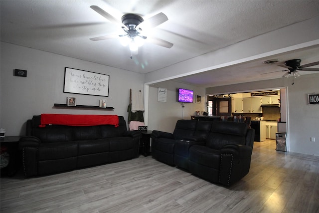 1281 W Eden St, Munday, TX 76371 - living area with ceiling fan and light wood-style flooring