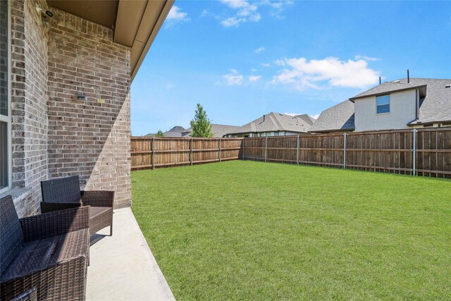 view of yard featuring a fenced backyard