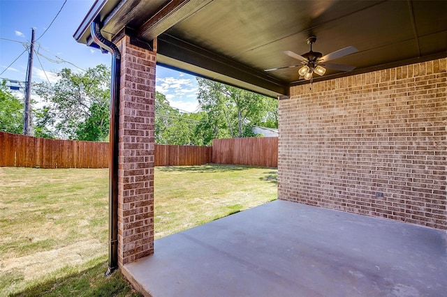 view of patio featuring a fenced backyard and ceiling fan