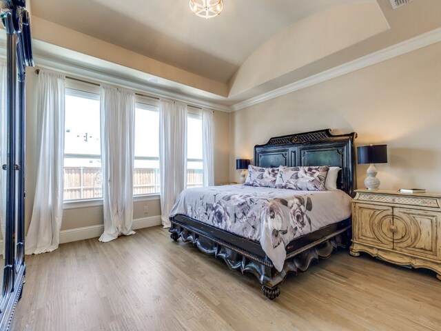 bathroom featuring visible vents, a soaking tub, ornamental molding, and a sink