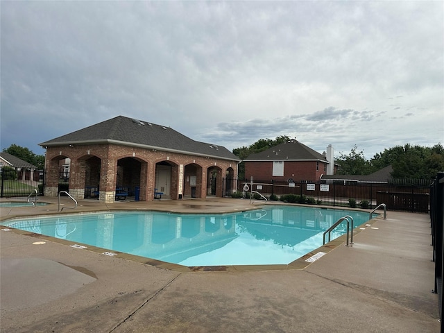 405 Londonderry Ln, Mansfield, TX 76063 - community pool featuring fence and a patio area