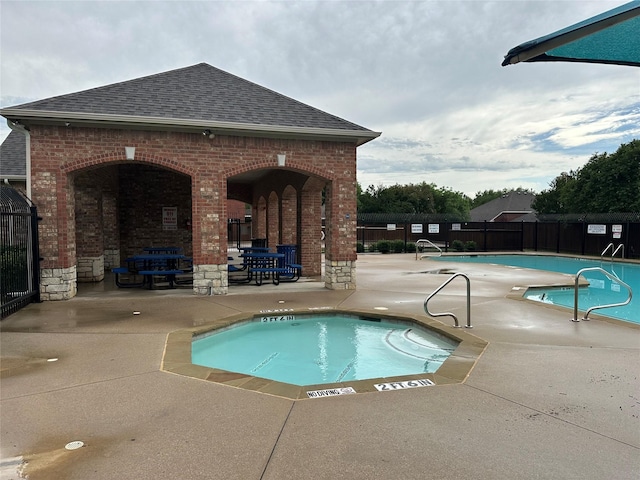 405 Londonderry Ln, Mansfield, TX 76063 - pool featuring a patio and fence