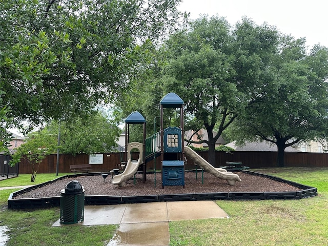 405 Londonderry Ln, Mansfield, TX 76063 - community play area featuring fence and a lawn