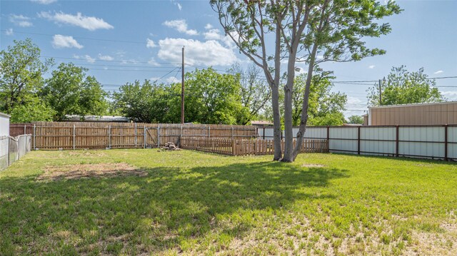 view of yard featuring a fenced backyard