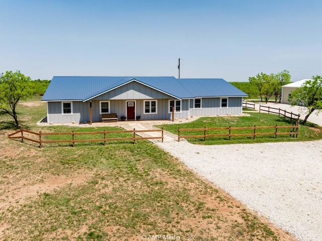 3734 Fm 600 S, Anson, TX 79501 - ranch-style house with board and batten siding, a front lawn, metal roof, and fence