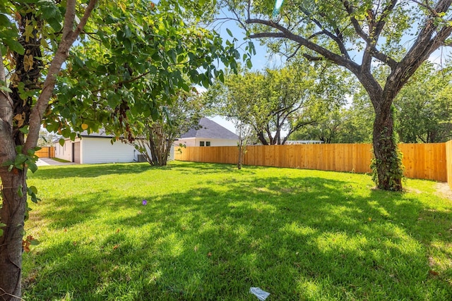 view of yard featuring a fenced backyard