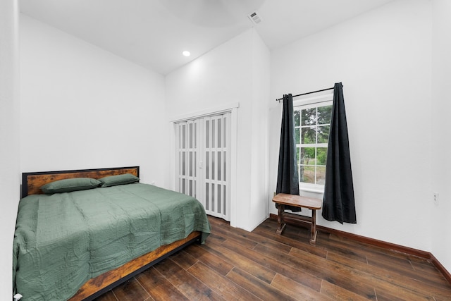 bedroom featuring baseboards, visible vents, dark wood-style floors, and recessed lighting