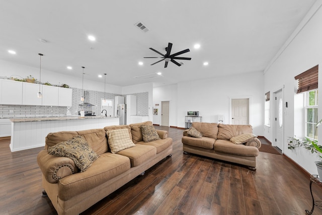 living area with recessed lighting, dark wood finished floors, visible vents, a ceiling fan, and baseboards