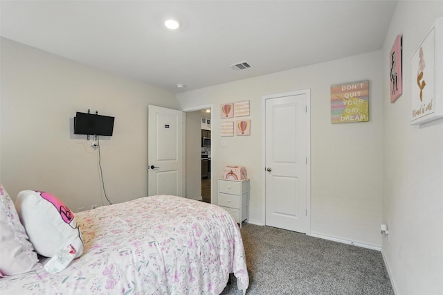 bedroom with baseboards, visible vents, carpet flooring, and recessed lighting
