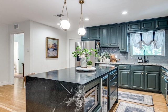 kitchen with light wood-style flooring, visible vents, a sink, and appliances with stainless steel finishes