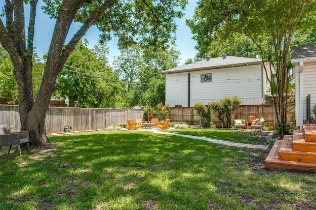 view of yard featuring a fenced backyard