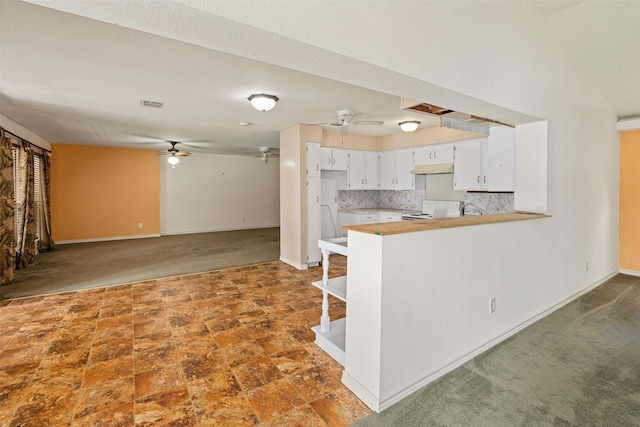 156 King Arthur Rd, Mabank, TX 75156 - kitchen featuring white range, ceiling fan, a peninsula, backsplash, and light countertops