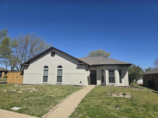 1001 Primrose St, Mesquite, TX 75149 - single story home featuring brick siding and a front yard
