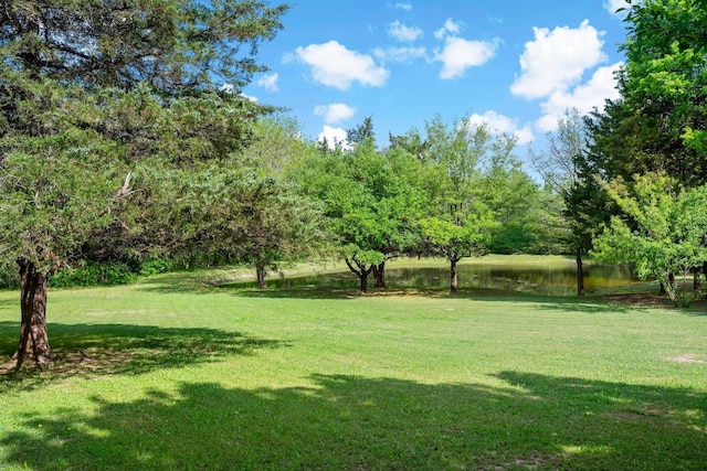 view of yard featuring a water view