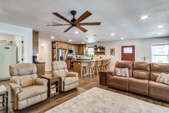 living area with visible vents, dark wood-style floors, a ceiling fan, and recessed lighting