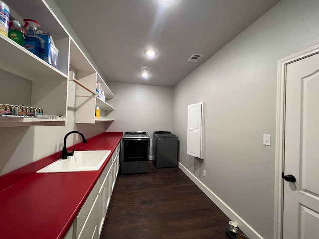 251 Rs County Road 3430, Emory, TX 75440 - laundry area with dark wood finished floors, visible vents, a sink, washing machine and dryer, and baseboards