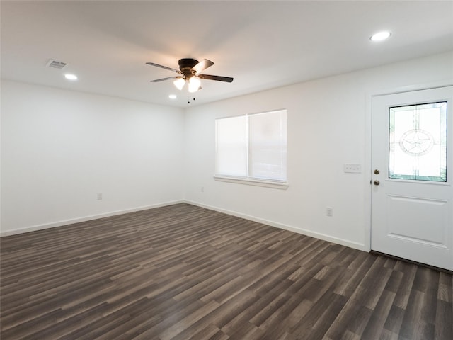 foyer with ceiling fan, dark wood-style floors, visible vents, and recessed lighting