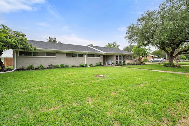 1410 Hummingbird Dr, Hillsboro, TX 76645 - ranch-style home featuring a front yard