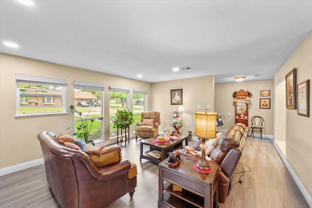 1410 Hummingbird Dr, Hillsboro, TX 76645 - living room with visible vents, recessed lighting, light wood finished floors, and baseboards