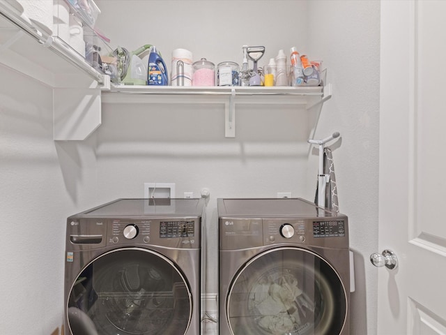 14840 Gentry Dr, Aledo, TX 76008 - clothes washing area featuring independent washer and dryer