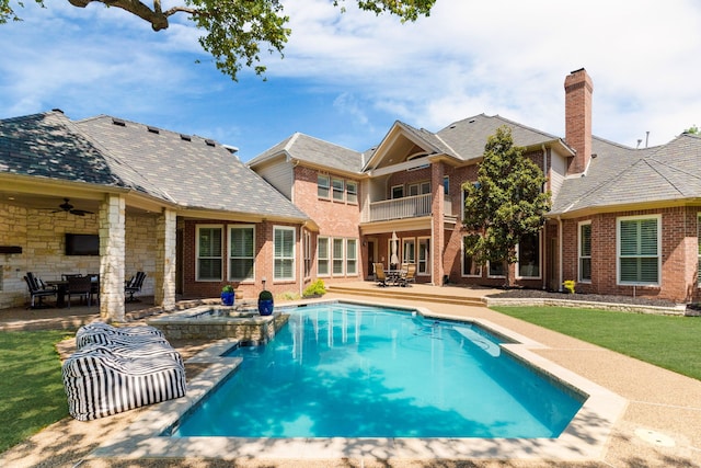 view of swimming pool featuring outdoor dining space, ceiling fan, a patio, and a pool with connected hot tub
