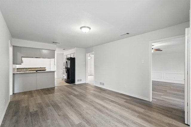 829 Hunters Creek Dr, Desoto, TX 75115 - unfurnished living room featuring wood finished floors, visible vents, and ceiling fan