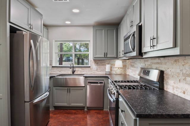 250 Creek Crossing St, Alvord, TX 76225 - kitchen with stainless steel appliances, a sink, backsplash, gray cabinets, and recessed lighting