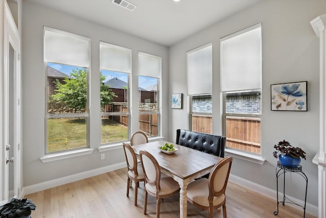 dining room with visible vents, plenty of natural light, baseboards, and light wood-style floors