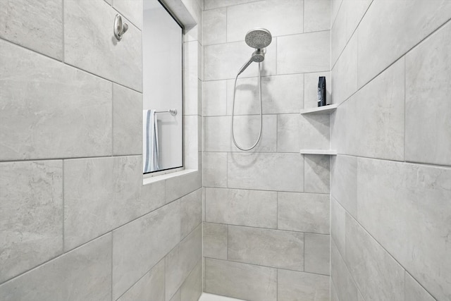 room details featuring tiled shower