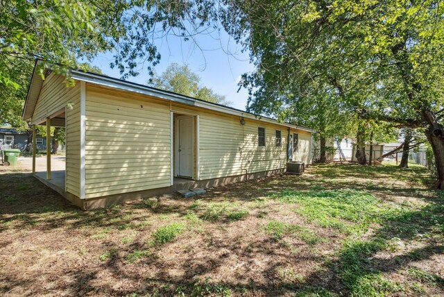 1206 E SE 2nd Ave, Mineral Wells, TX 76067 - back of house with fence and central AC unit