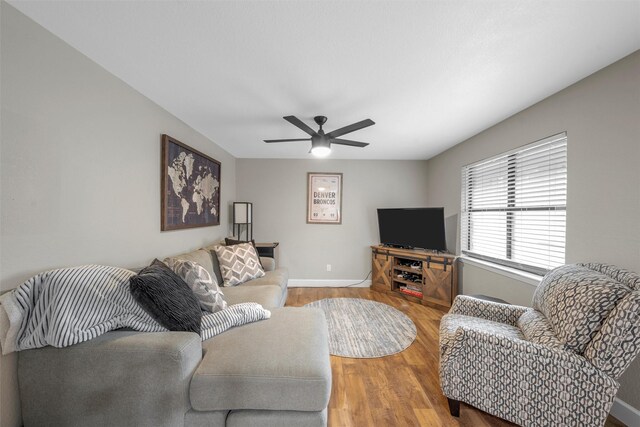 1421 S 12th St, Waco, TX 76706 - living area with light wood-type flooring, a ceiling fan, and baseboards