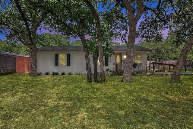 view of front of property featuring a yard and fence