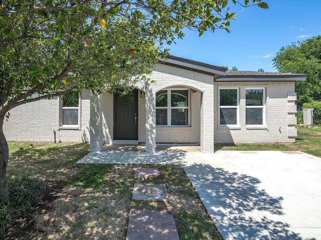 4451 Hardy St, Fort Worth, TX 76106 - ranch-style home featuring brick siding