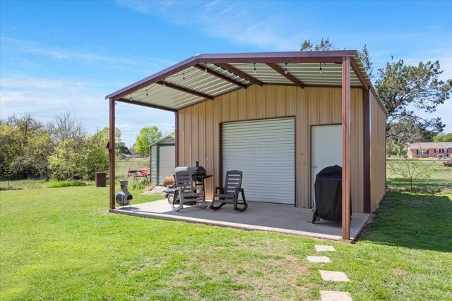 view of outdoor structure with fence and an outdoor structure