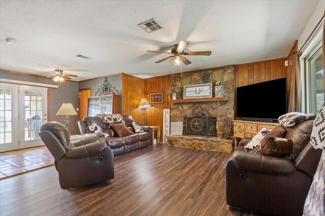 living area featuring a wealth of natural light, visible vents, and ceiling fan