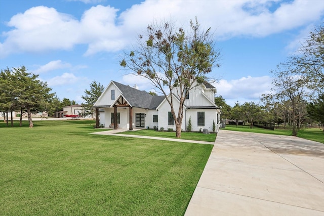 328 Brandon Way, Pottsboro, TX 75076 - modern farmhouse with concrete driveway and a front lawn