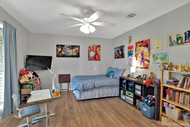 448 Kennie Rd, Shreveport, LA 71106 - bedroom featuring visible vents, wood finished floors, and ceiling fan
