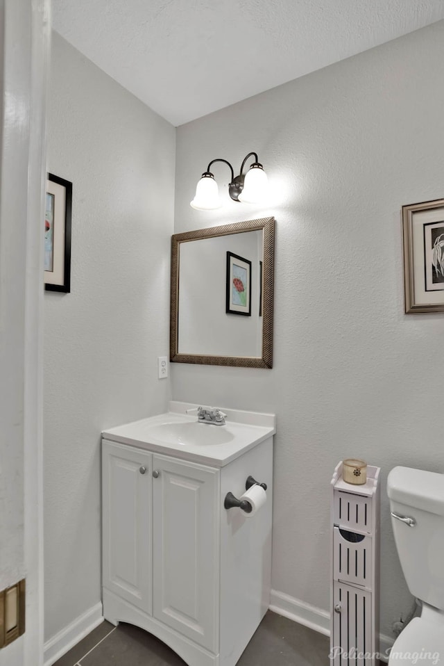 448 Kennie Rd, Shreveport, LA 71106 - bathroom featuring baseboards, toilet, and vanity
