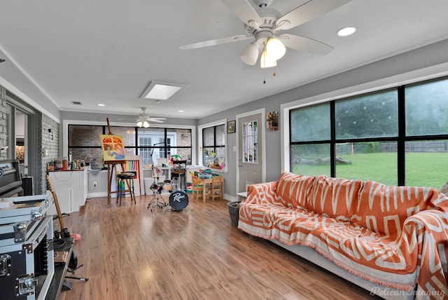 448 Kennie Rd, Shreveport, LA 71106 - living room featuring recessed lighting, wood finished floors, a skylight, ceiling fan, and baseboards