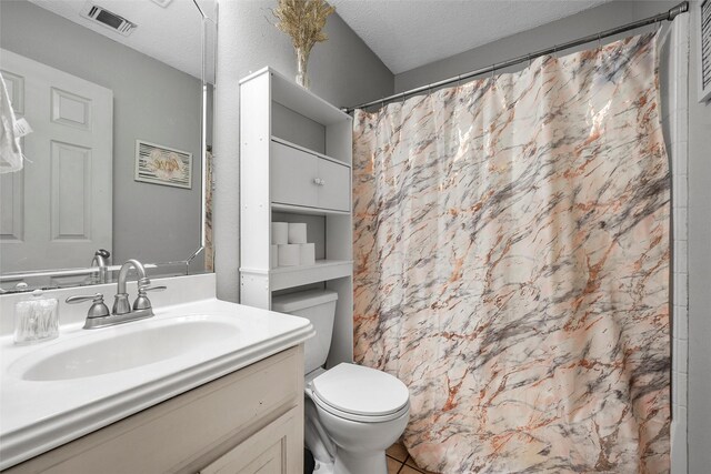bathroom with a shower with shower curtain, toilet, vanity, visible vents, and a textured ceiling