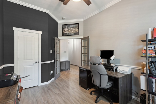 office with ornamental molding, light wood-style flooring, and a ceiling fan