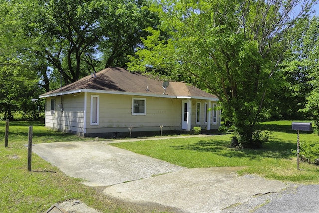 ranch-style house with a front lawn