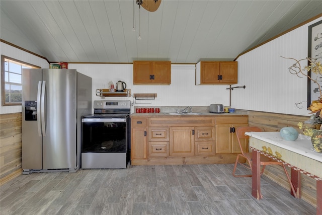 4403 Fm-205, Glen Rose, TX 76043 - kitchen featuring lofted ceiling, a sink, stainless steel appliances, and light wood-style floors