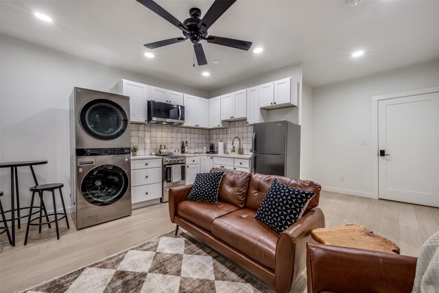 521 Texas St, Denton, TX 76209 - interior space with ceiling fan, stacked washer and clothes dryer, recessed lighting, and light wood-style flooring