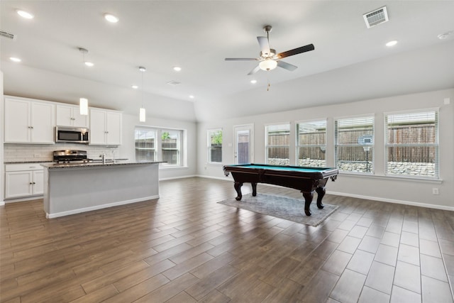 playroom featuring visible vents, baseboards, recessed lighting, billiards, and a ceiling fan
