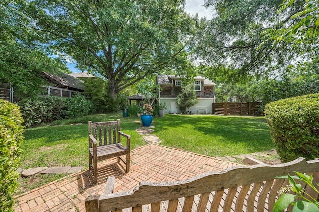 1580 Stemmons Ave, Dallas, TX 75208 - view of yard with a patio area