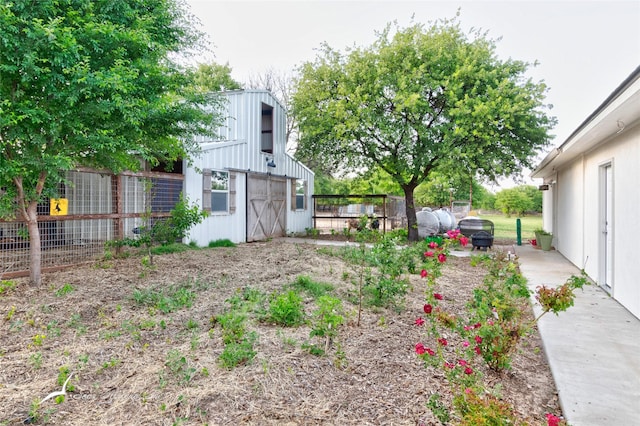 view of yard with fence and an outbuilding