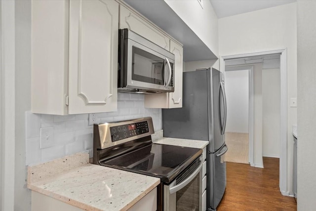 4312 Bellaire Dr S Unit 141, Fort Worth, TX 76109 - kitchen featuring wood finished floors, appliances with stainless steel finishes, white cabinets, backsplash, and baseboards