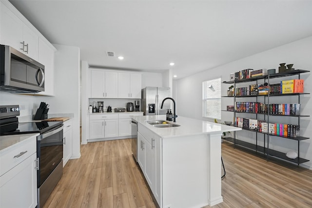 849 Breakwater Dr, Princeton, TX 75407 - kitchen featuring visible vents, a sink, stainless steel appliances, and light wood-style floors